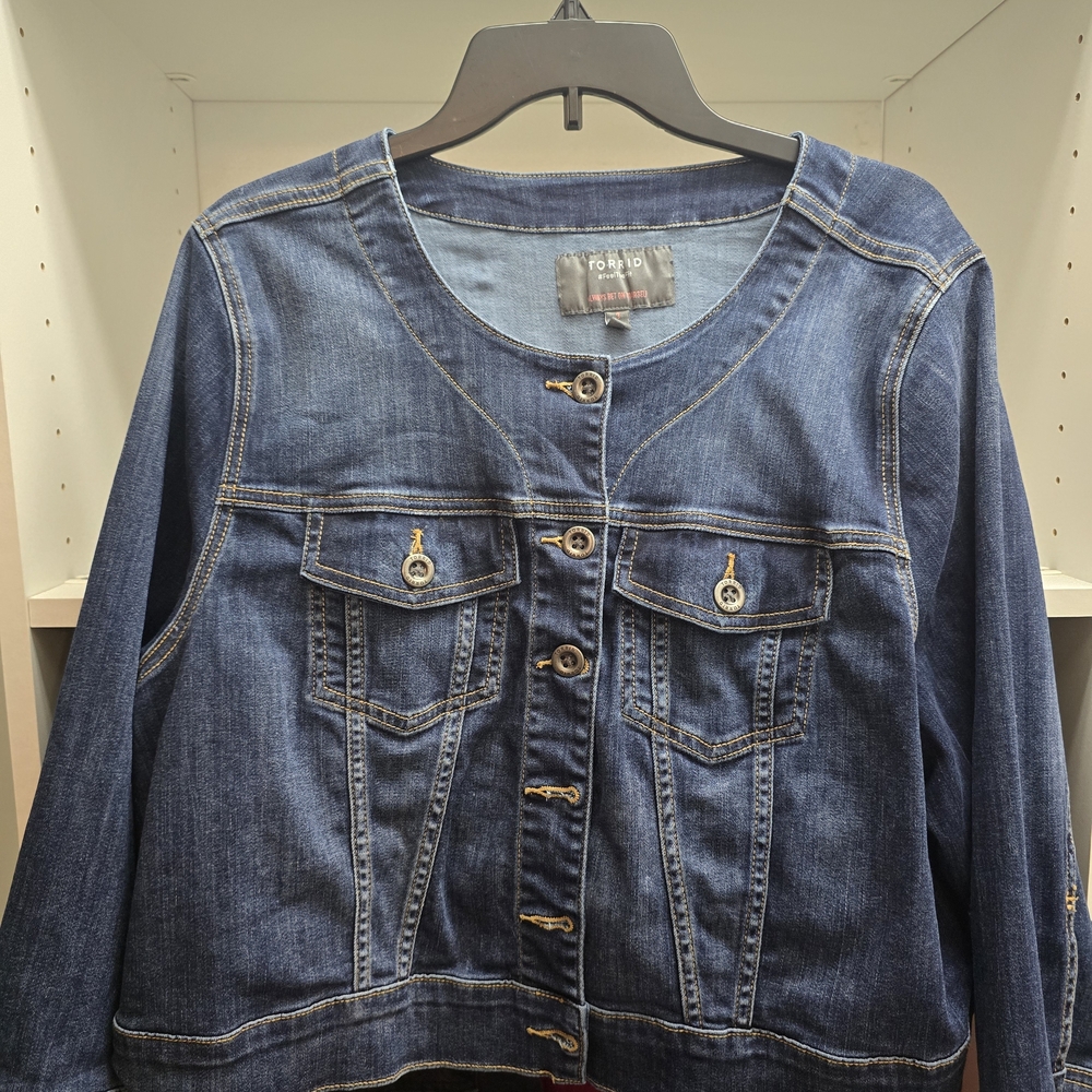 Torrid Women's Blue Denim Cropped Jacket - Picture 2 of 4
